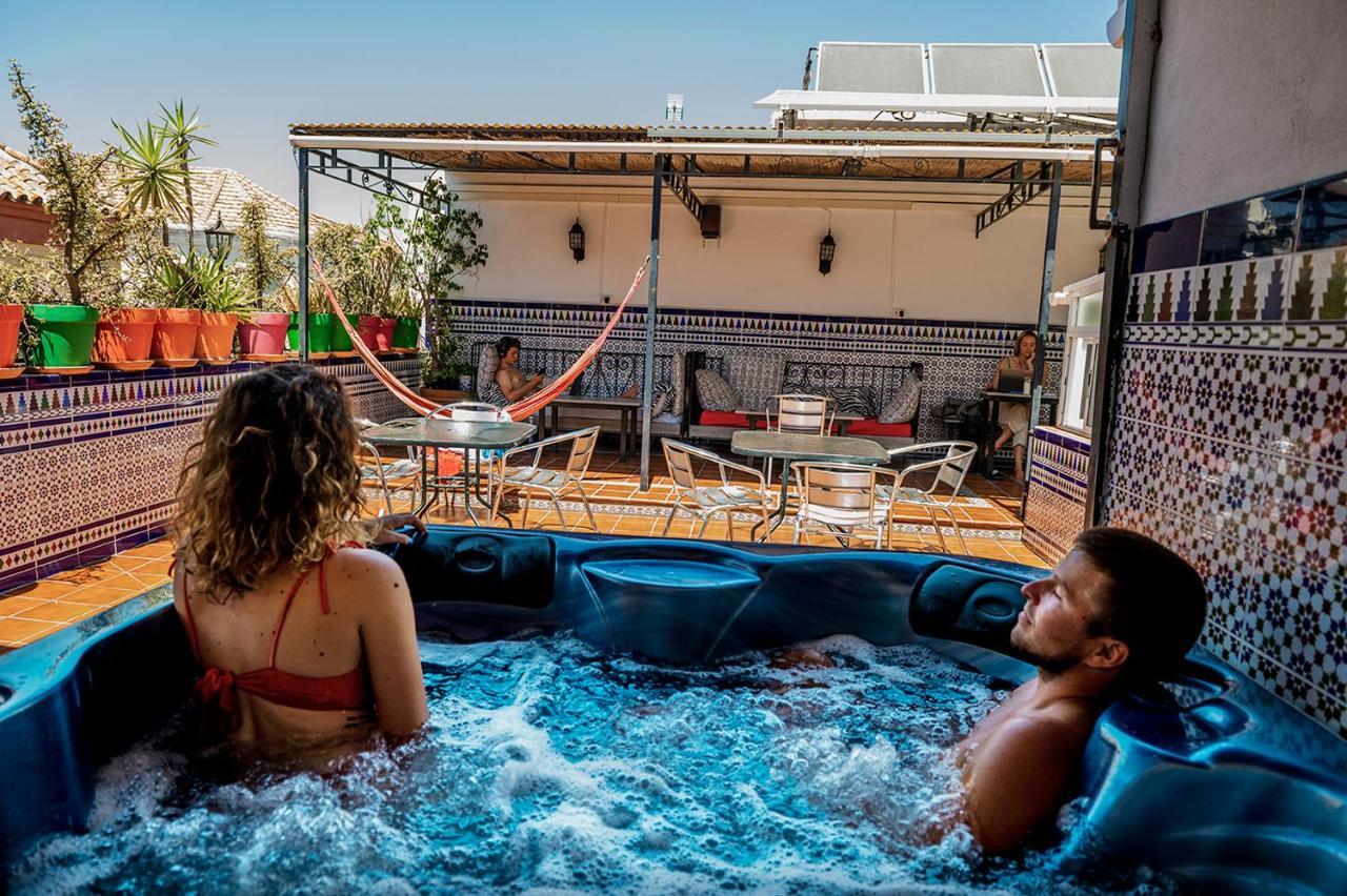 Hostel Triana Backpackers Seville Exterior photo