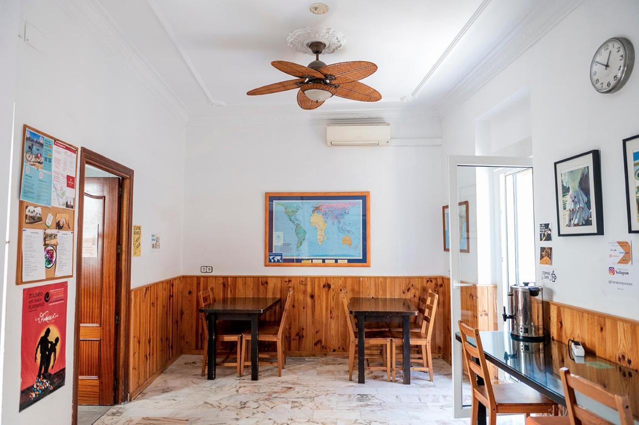 Hostel Triana Backpackers Seville Exterior photo