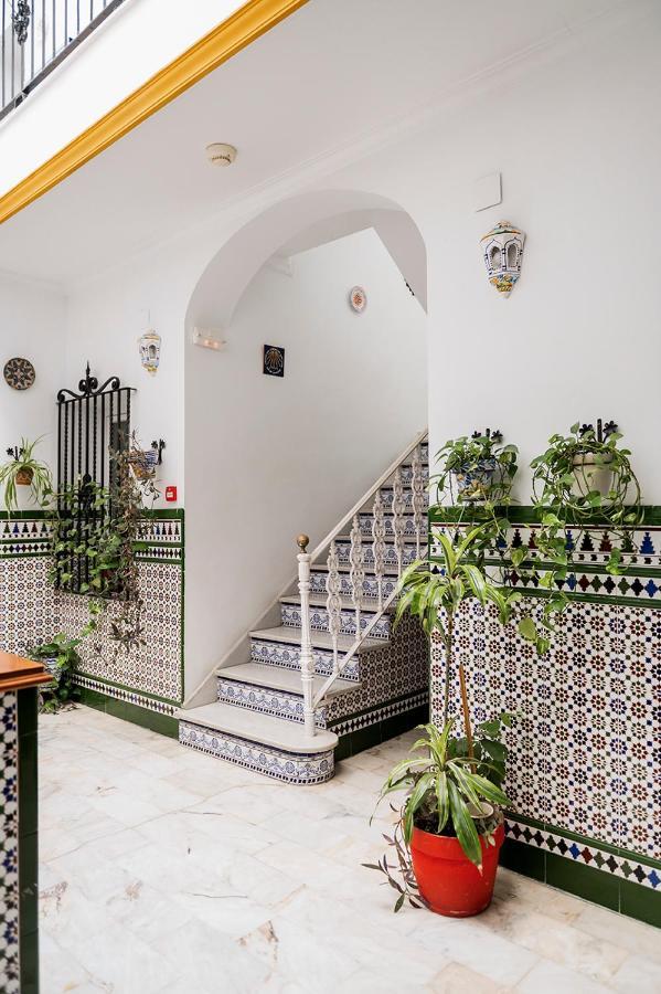 Hostel Triana Backpackers Seville Exterior photo