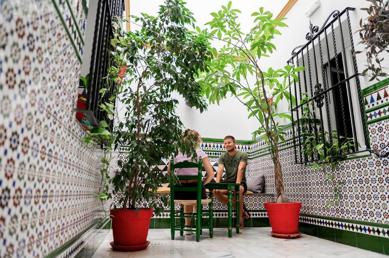 Hostel Triana Backpackers Seville Exterior photo