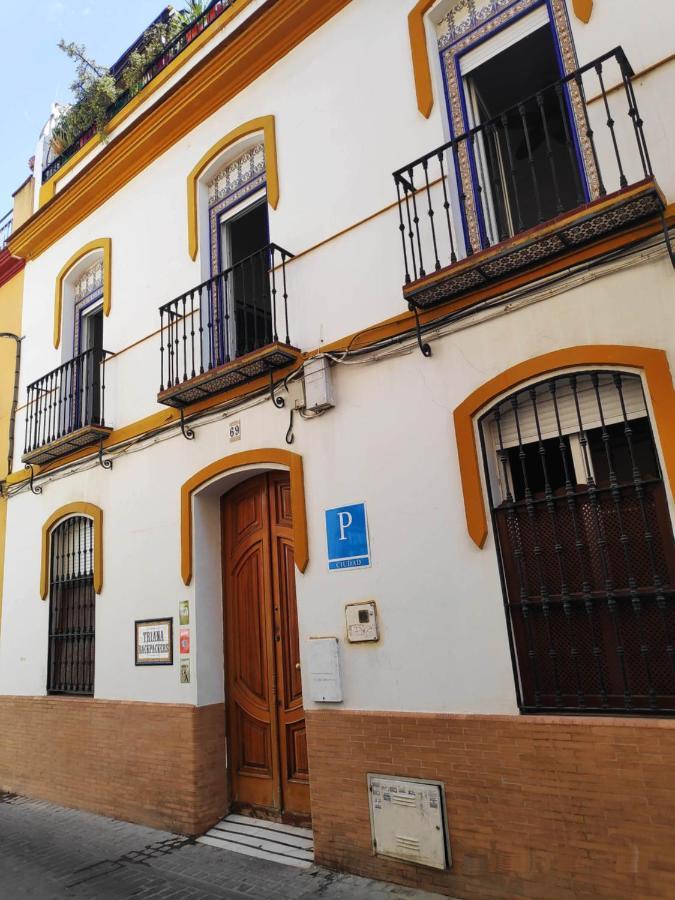 Hostel Triana Backpackers Seville Exterior photo