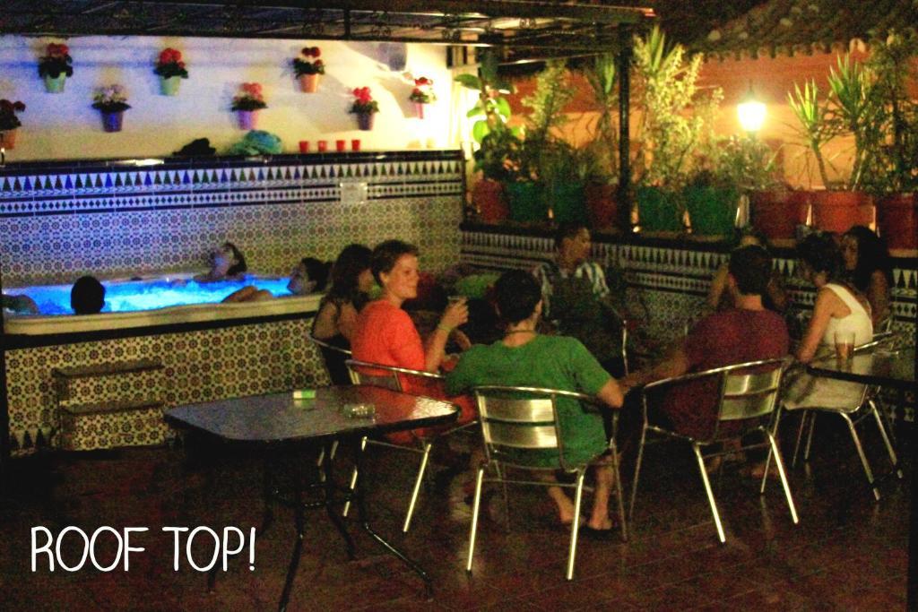 Hostel Triana Backpackers Seville Exterior photo