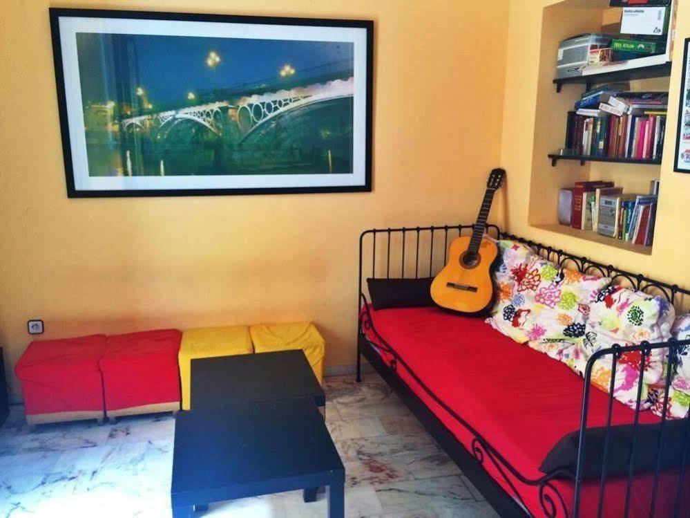 Hostel Triana Backpackers Seville Exterior photo